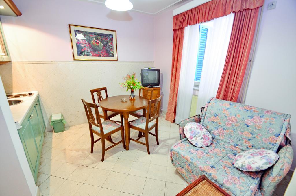 Villa Velzon Guesthouse Budva Ruang foto