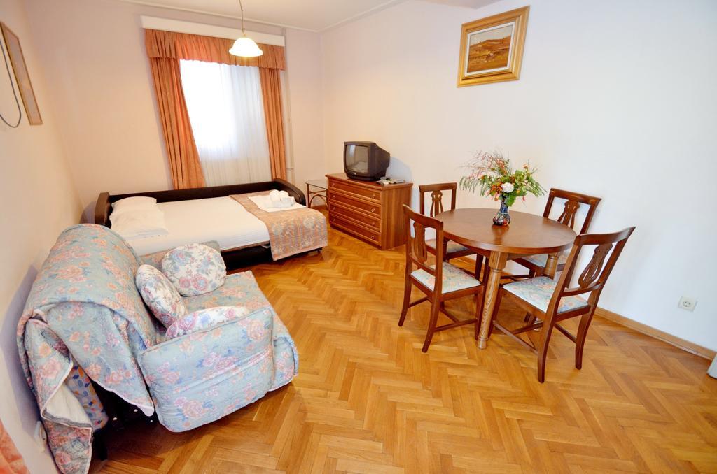 Villa Velzon Guesthouse Budva Bagian luar foto