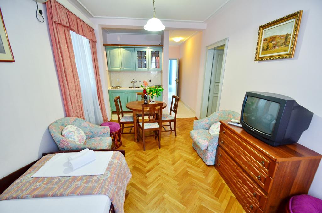 Villa Velzon Guesthouse Budva Bagian luar foto